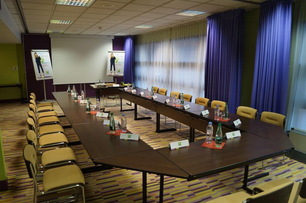 Ibis Styles Evry Courcouronnes Hotel And Events Екстериор снимка